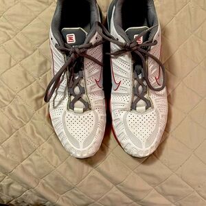 Nike shox size 11.5 red and white like new